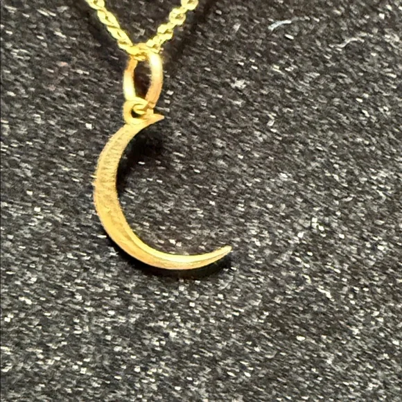 18k Solid Gold Crescent Moon Pendant Necklace - Women Jewelry - Picture 9 of 14